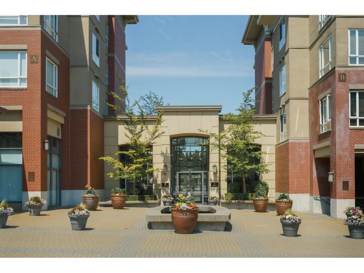 Property Photo:  2970 King George Boulevard 421  BC V4P 0E6 
