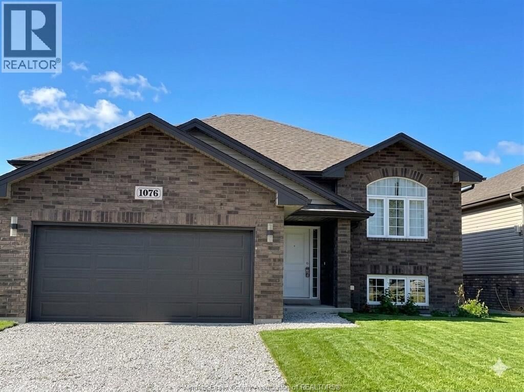 Property Photo:  1076 Lublin Avenue Upper  ON N8P 0E5 