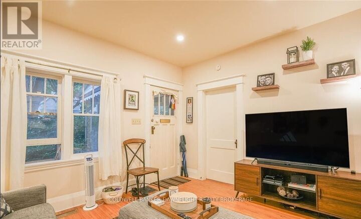 Property Photo:  33 Palace Street  ON N6B 3A6 