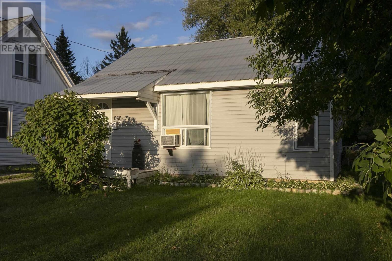 Photo de la propriété:  666 Shafer Ave  ON P6C 3S1 