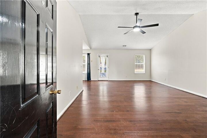 Property Photo: 28 Autumn Ridge Drive GA 30145