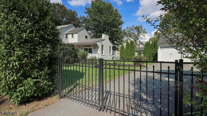 Property Photo:  209 Midwood Pl  NJ 07090 