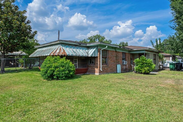 Property Photo: 8101 Howard Drive TX 77017