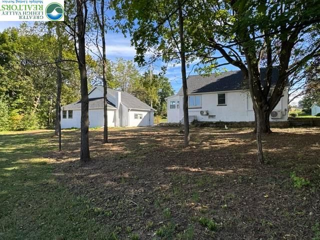 Property Photo:  1561 Limeport Pike  PA 18036 
