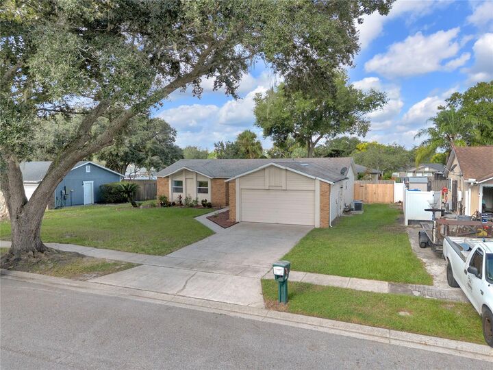 Property Photo: 611 Sherwood Oaks Circle FL 34761