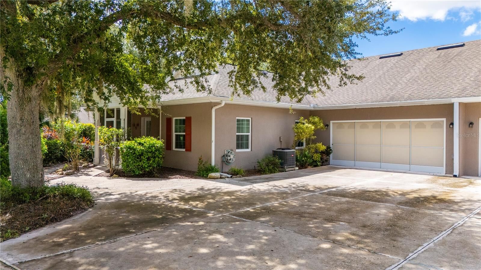 Property Photo: 1244 Green Oak Trail FL 33948