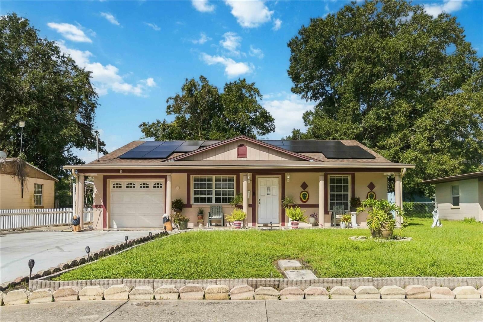 Property Photo:  1530 Guinyard Way  FL 32805 
