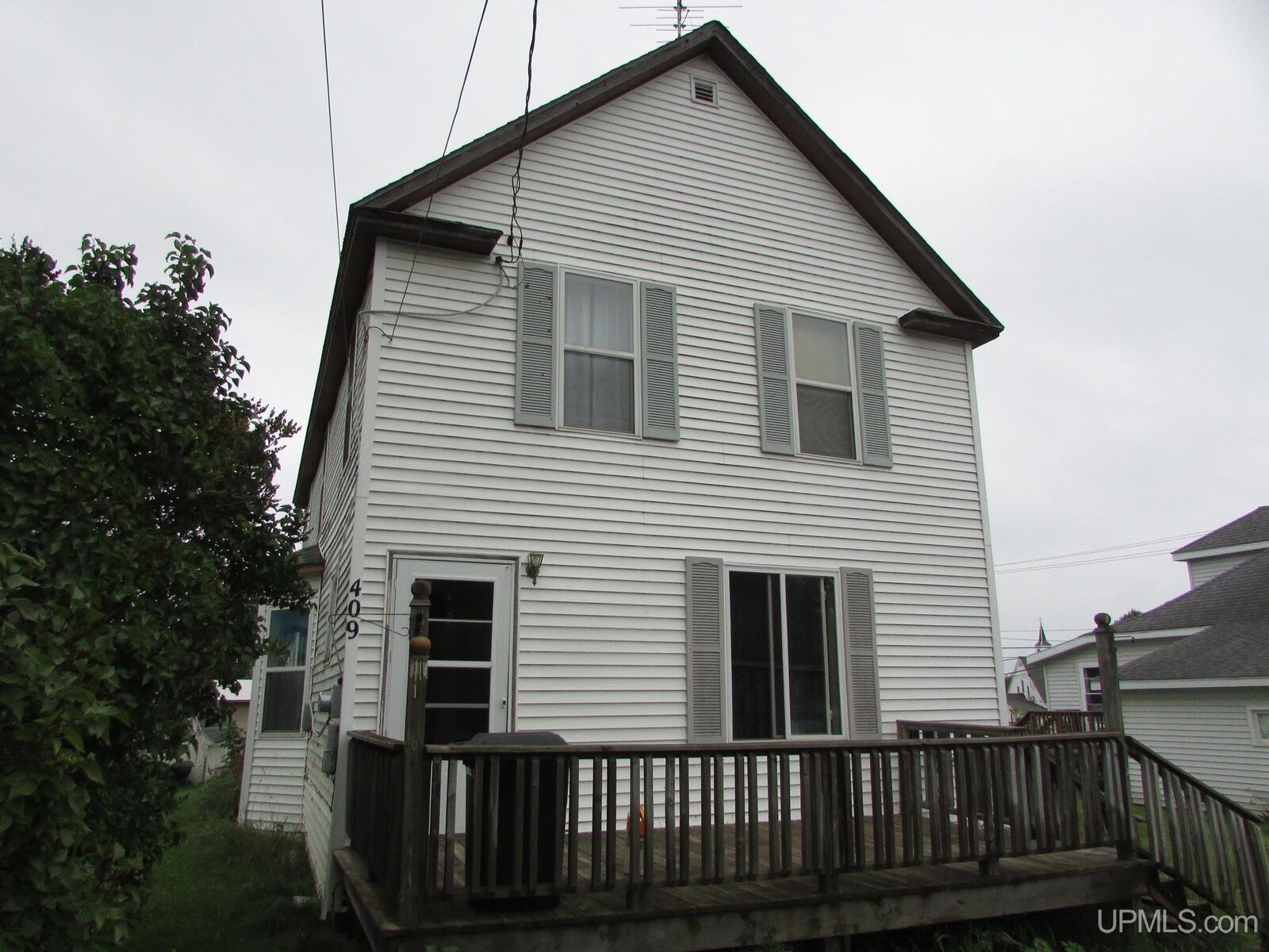 Property Photo:  409 Lyons Street Street  MI 49908 