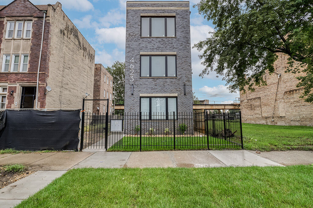 Property Photo:  4623 S Prairie Avenue  IL 60653 