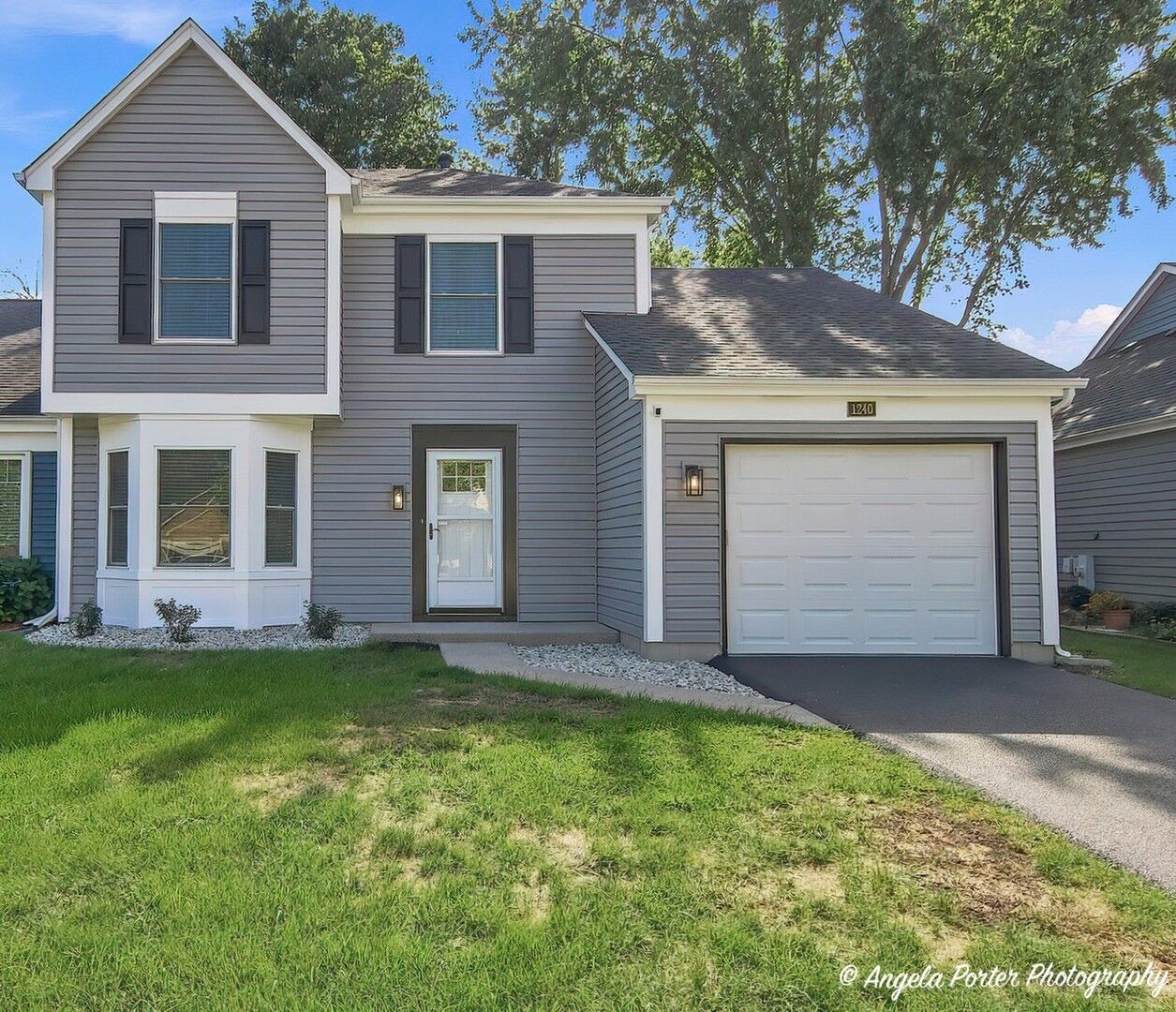 Property Photo: 1240 Huntington Drive IL 60060