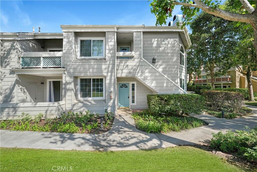 Property Photo:  7532 Seaspring 104  CA 92648 
