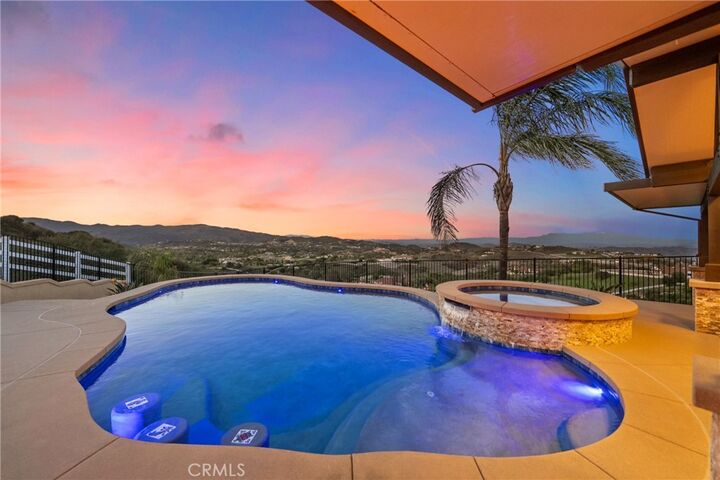 Property Photo:  40055 Valle Vista  CA 92562 