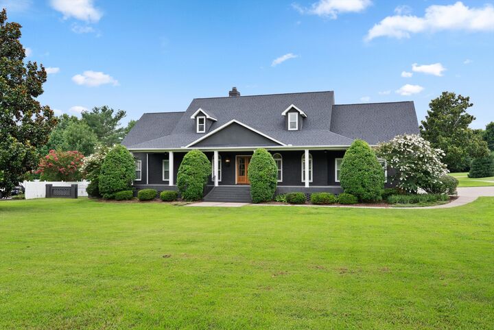 Property Photo:  2245 Oakleaf Dr  TN 37064 