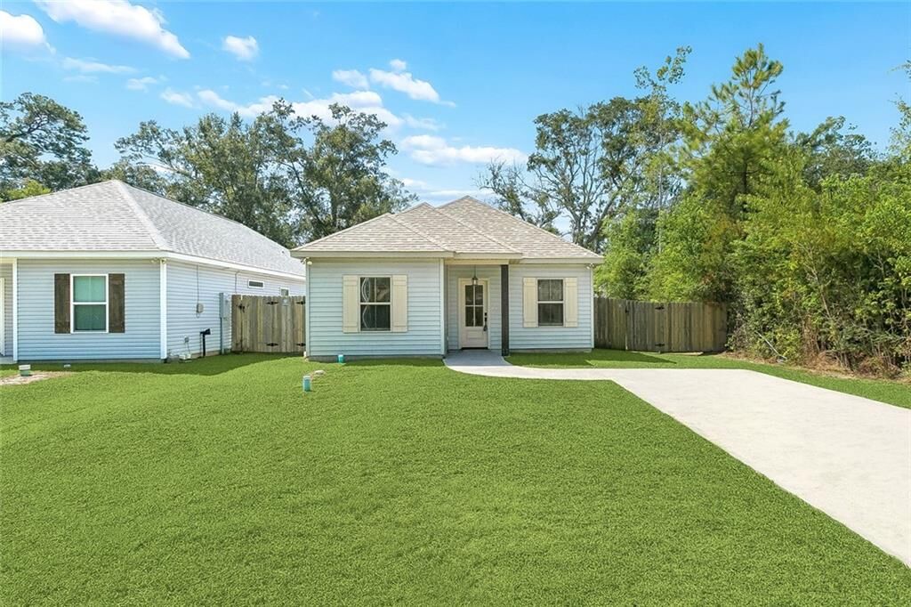 Property Photo:  2309 Robin Street  LA 70460 
