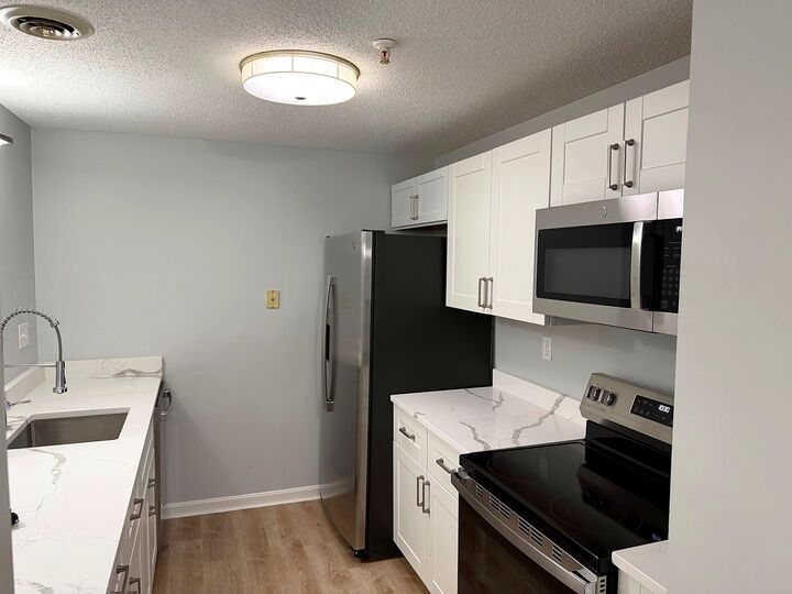 Property Photo:  2 Mayfair Lane  NH 03063 