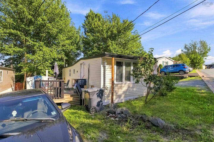 Property Photo: 424 Glen Rise Drive NS B4E 1M3