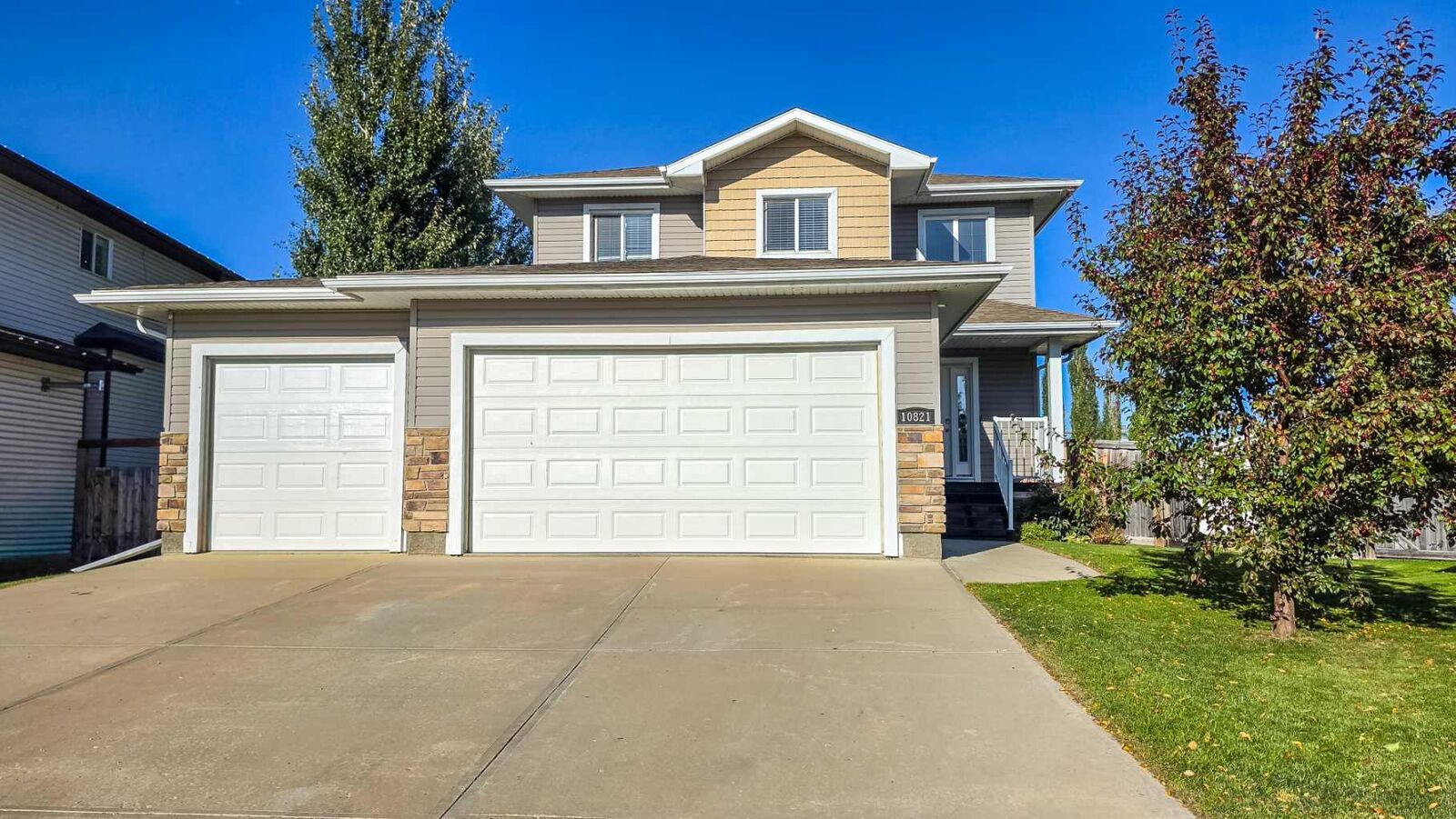Property Photo:  10821 60A Avenue  AB T8W 0H4 