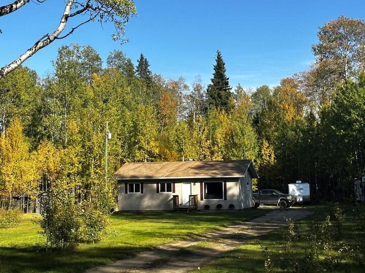 Property Photo:  69402 Rge Rd 82 212  AB T0H 1X6 