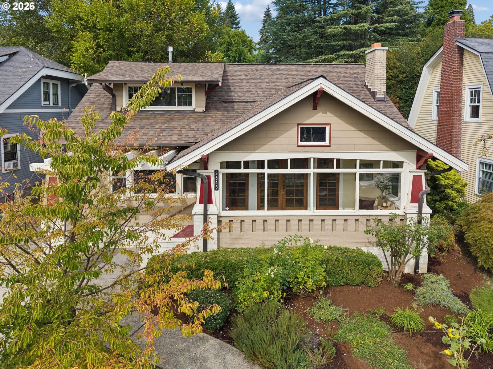 Property Photo: 3543 SE Stark St OR 97214