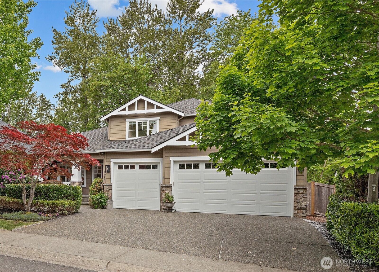 Property Photo:  1021  271st Avenue SE  WA 98075 