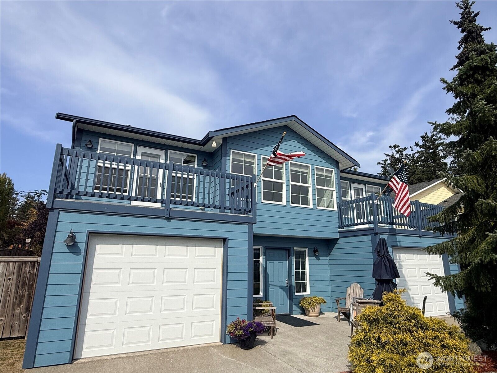 Property Photo: 1086 Landing Circle WA 98277