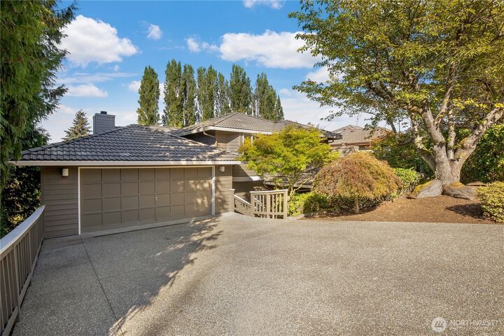 Property Photo: 4618 NE 89th Street WA 98115
