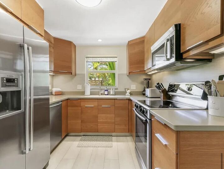 Property Photo: 1449 NE 23rd Street FL 33305