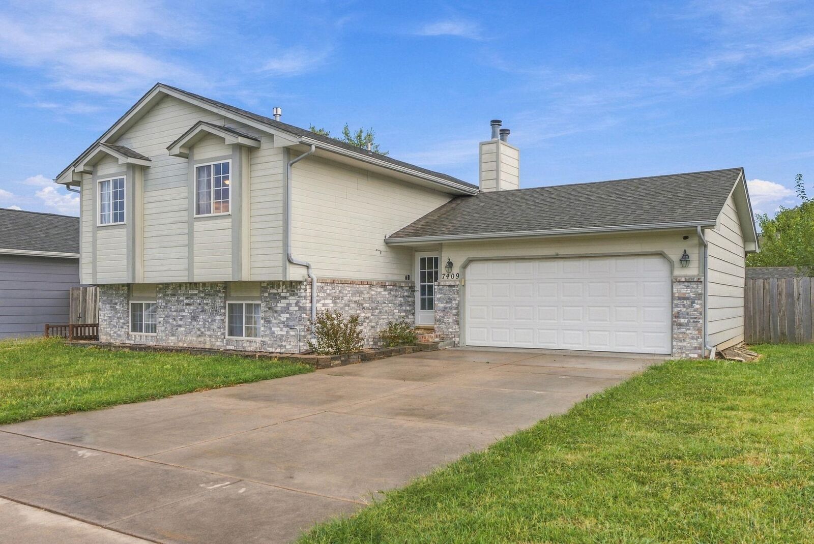 Property Photo:  7409 E Brookview Cir  KS 67226 