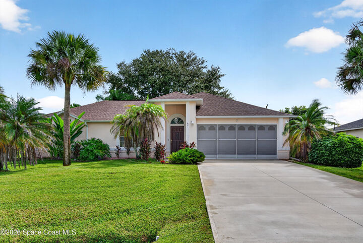Property Photo:  621 Seven Gables Circle SE  FL 32909 