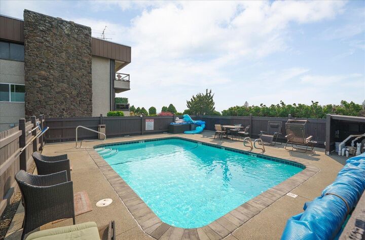 Property Photo: 935 W Glass Ave #205 WA 99205