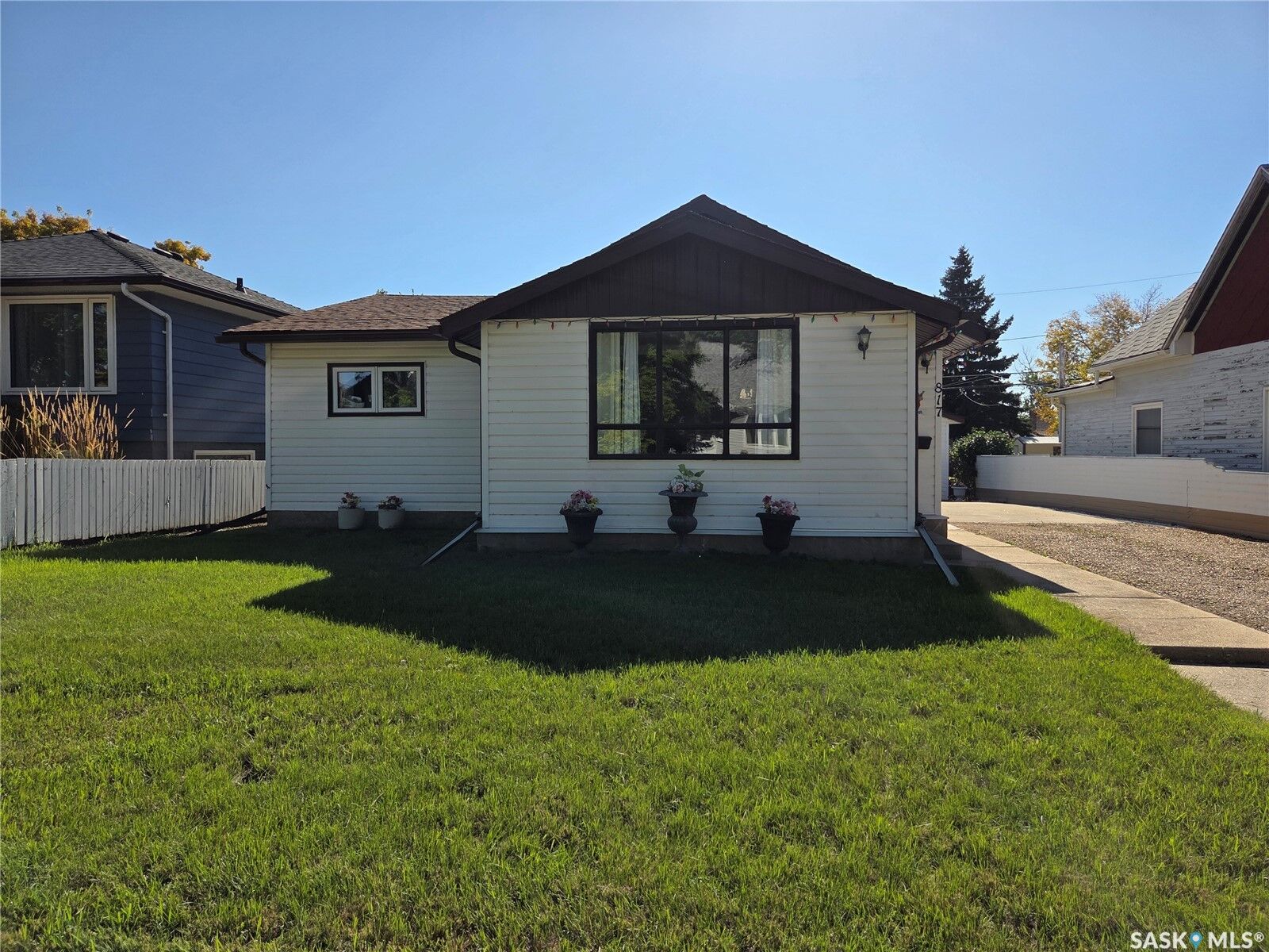Property Photo:  817 Stadacona Street E  SK S6H 0K5 