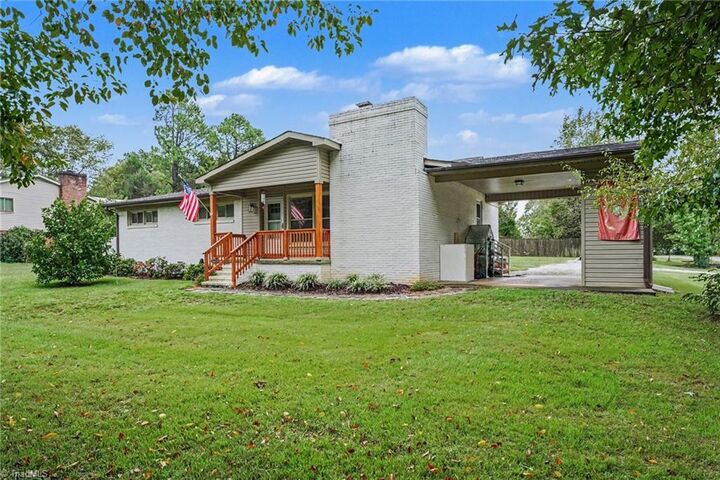 Property Photo:  5107 Grandover Parkway  NC 27407 