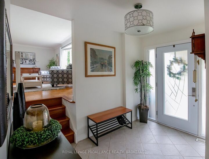 Property Photo:  717 Laidlaw Crescent  ON K7M 5M3 