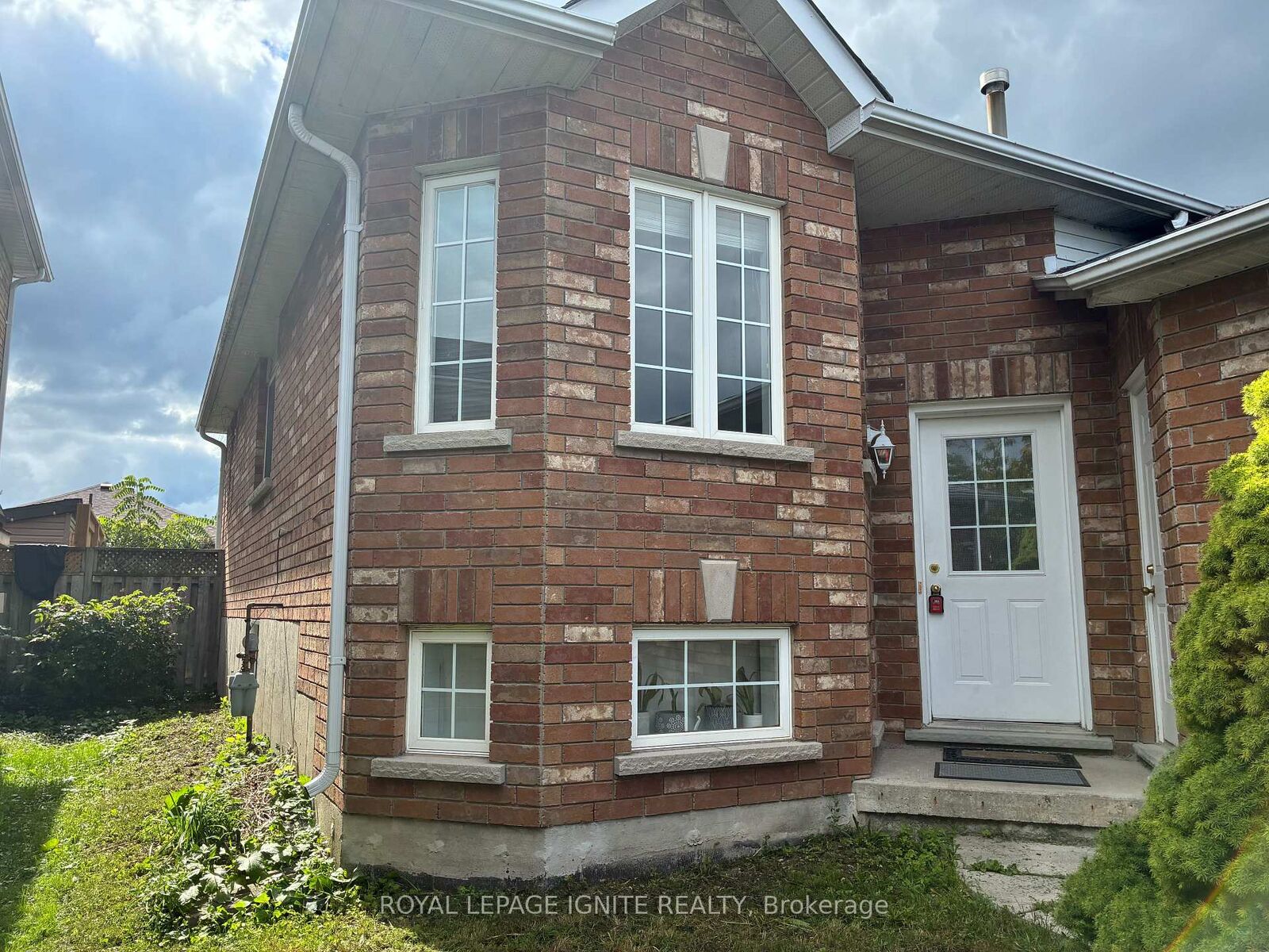 Property Photo:  114 Bird Street  ON L4N 0W6 