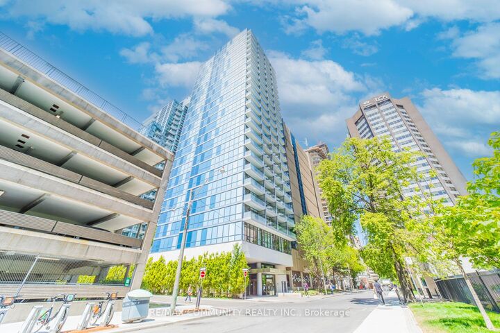 Property Photo:  210 Simcoe Street 1210  ON M5T 2W5 