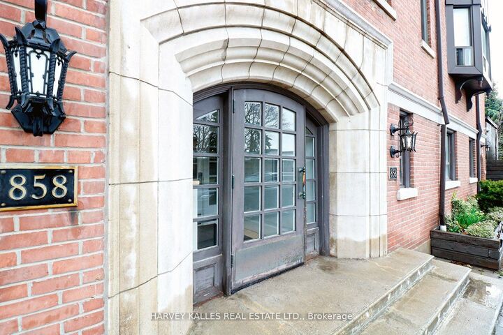 Property Photo: 858 Davenport Road 301 ON M6G 2B6
