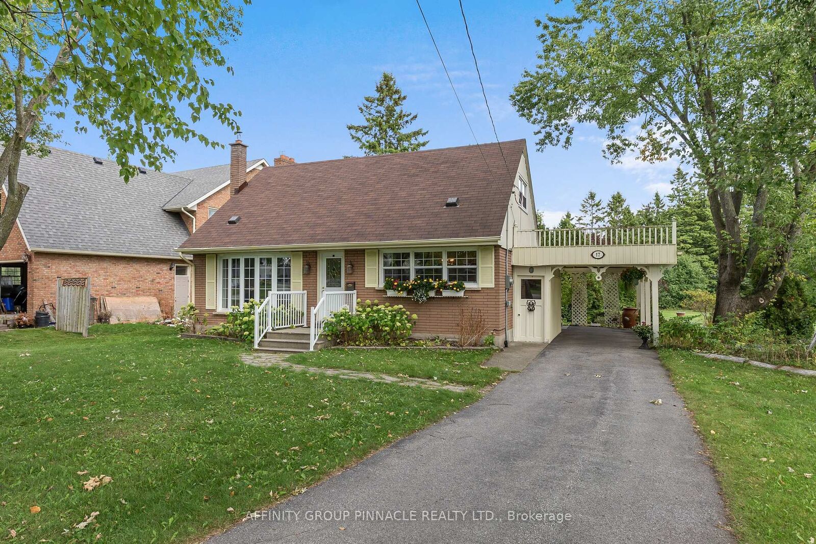 Property Photo: 17 Richard Avenue ON K9V 5H4