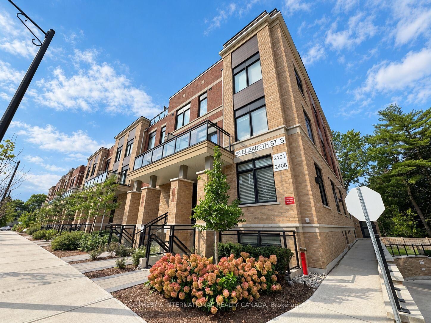 Property Photo:  58 Elizabeth Street S 2102  ON L4C 5W2 