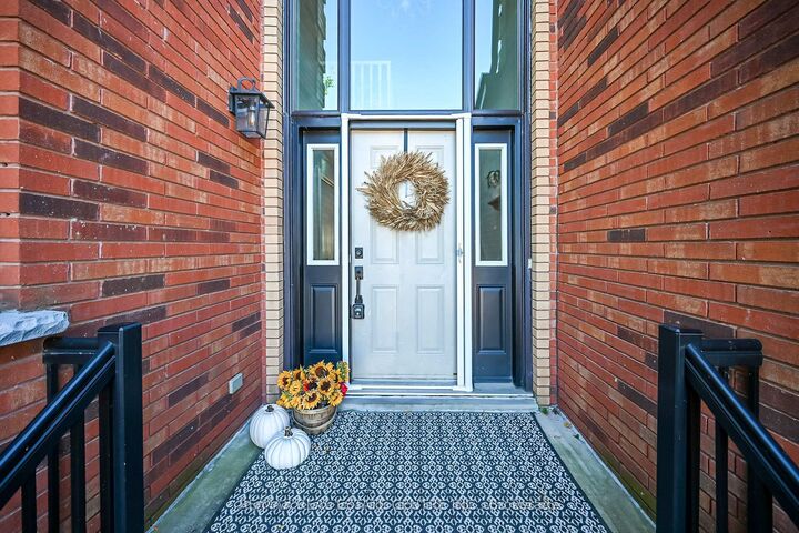 Property Photo: 54 Argyle Street S 1 ON N3W 1H9