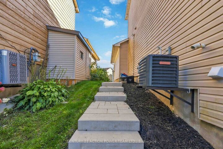 Property Photo:  1936 Longman Crescent B  ON K1C 5G6 