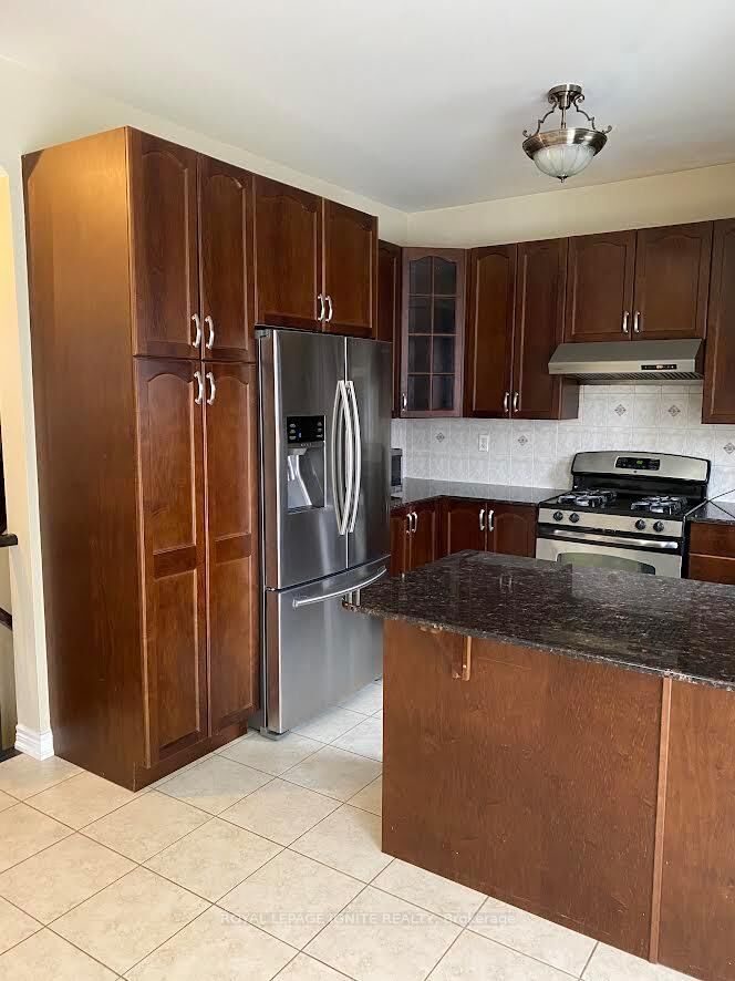 Property Photo:  43 Vanderbrink Drive Upper  ON L6R 0E7 