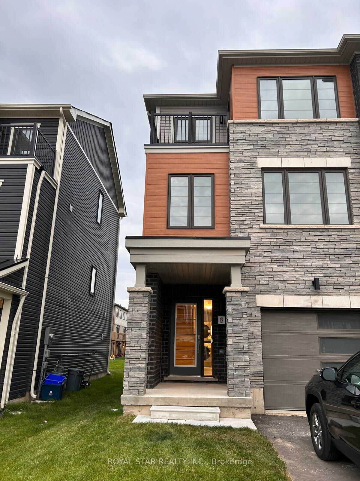 Property Photo:  8 Baskett Street  ON N3T 5L5 