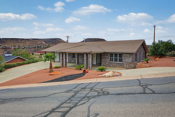 Property Photo:  339 W Sandstone Cir  UT 84770 