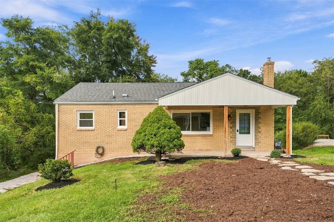 Property Photo: 26 Sterling Dr PA 15108