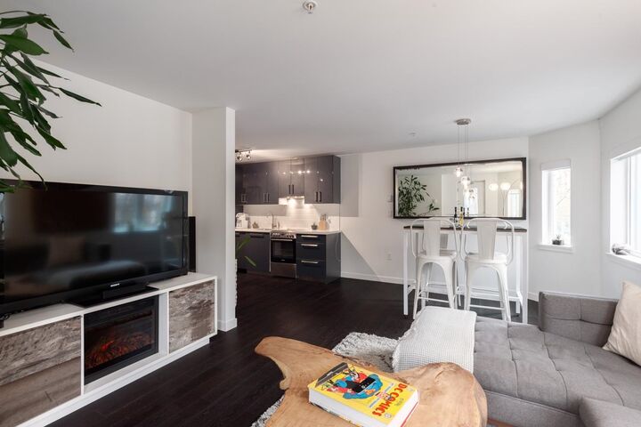 Property Photo:  370 Carrall Street 203  BC V6B 2J3 