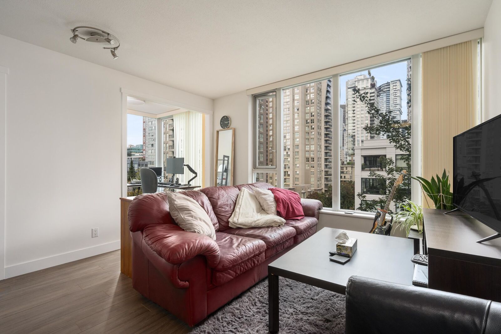Property Photo:  1010 Richards Street 802  BC V6B 1G2 
