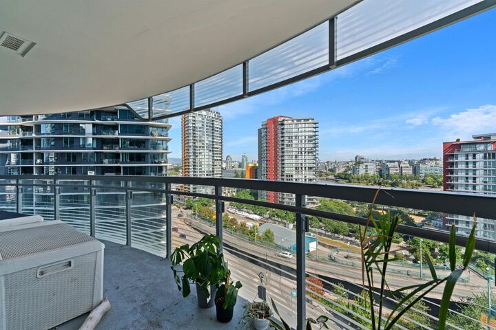 Property Photo:  87 Nelson Street 1284  BC V6Z 0E8 