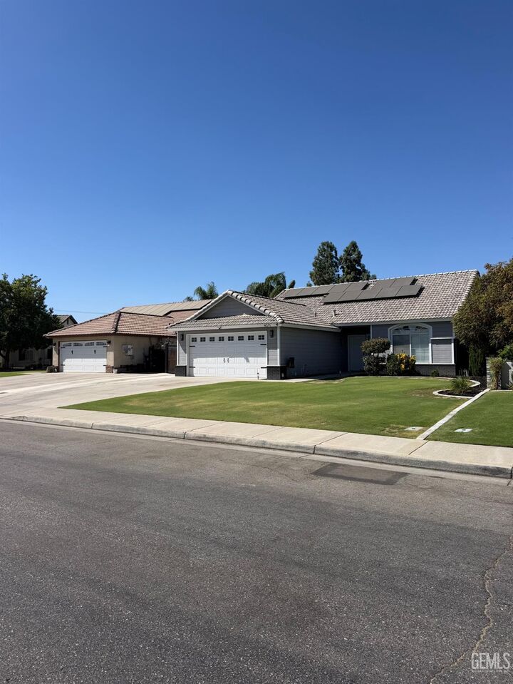 Property Photo:  4311 Gelding Way  CA 93312 