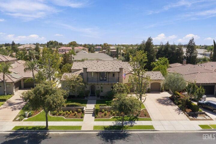 Property Photo: 2114 Tiverton Drive CA 93311