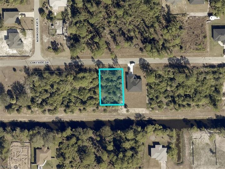 Property Photo:  1012 Lakeside Dr  FL 33974 